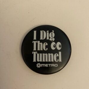 Metro I Dig The Tunnel Vintage pin button